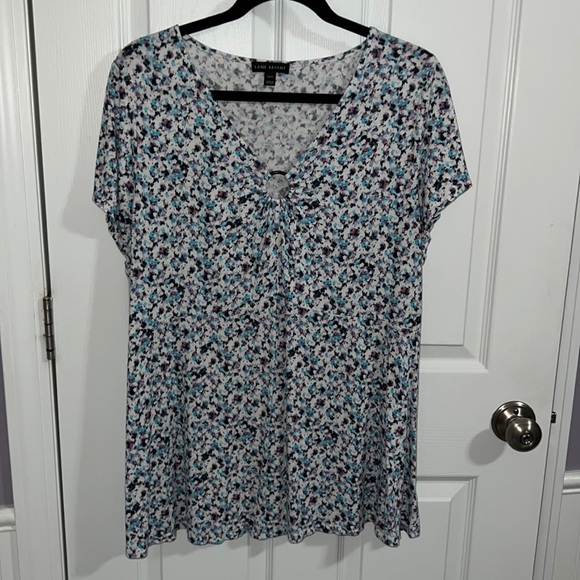 Woman’s plus size, short sleeve shirt from Lane Bryant - Picture 1 of 4